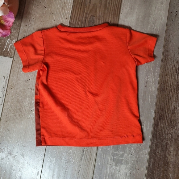 Nike Swoosh Baby Boy Athletic Performance T-Shirt Size 12m Red Black - Picture 6 of 6